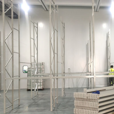 Equipamento para pavimentação de pisos de cores RAL